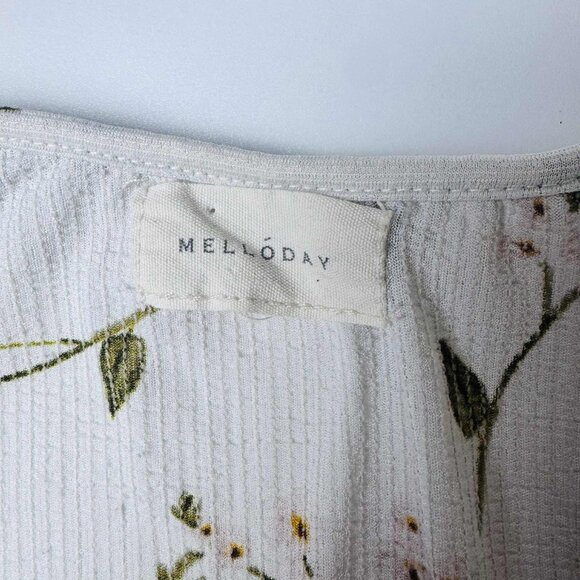 Melloday White Floral Blouse – Size 2X Ruffle Neck & Sleeves - Picture 6 of 9
